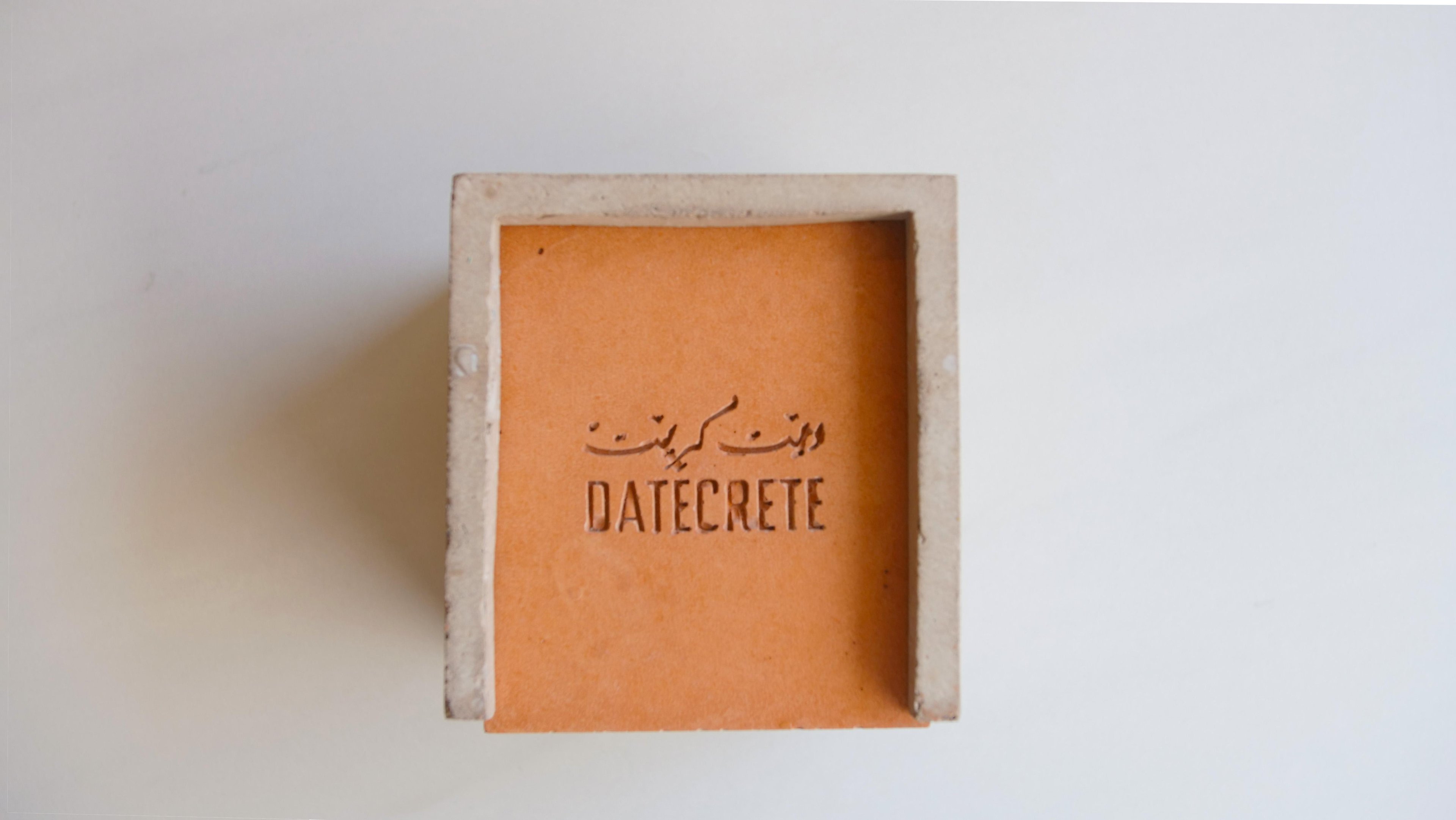 Top view of the Datecrete sample box.